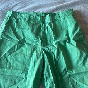 Green Vineyard Vines shorts size 34